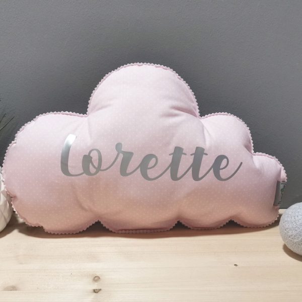 Coussin nuage pois rose personnalisé cadeau naissance pour bébé et enfant en décoration chambre