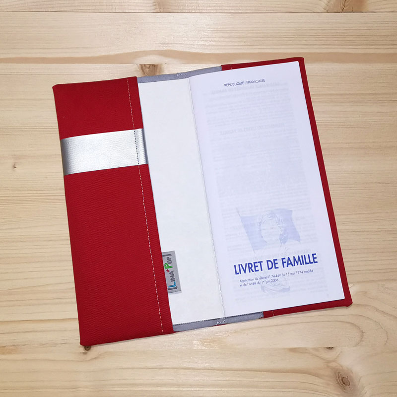 Protege Livret De Famille Rouge Et Argente Linapop