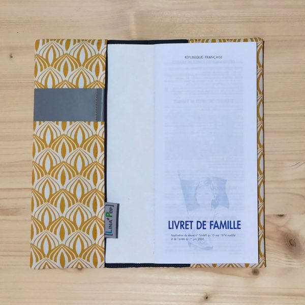 Livret de famille arche jaune accessoire et cadeau de naissance pour bébé et enfant pochette personnalisée plate