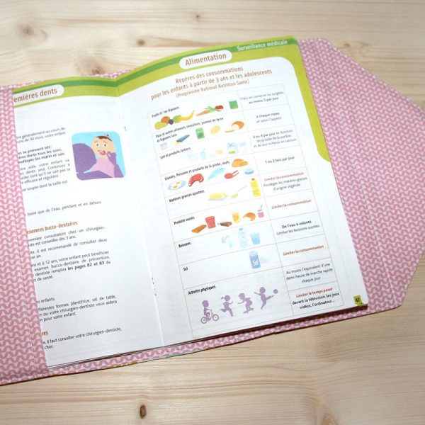 Protège carnet de santé pour fille losanges rose accessoire et cadeau de naissance pochette