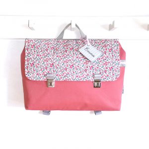Cartable maternelle personnalisé pour fille avec mini fleur rose accessoire et sac d'écolier