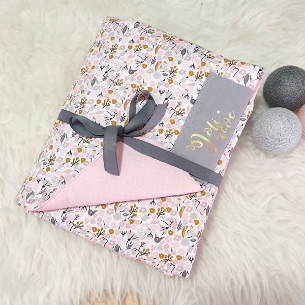 Couverture pour bébé floral et rose pour bébé en cadeau naissance et décoration de chambre