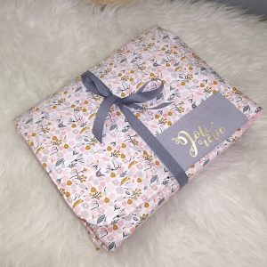 Couverture pour bébé floral et rose pour bébé en cadeau naissance et décoration de chambre à offrir