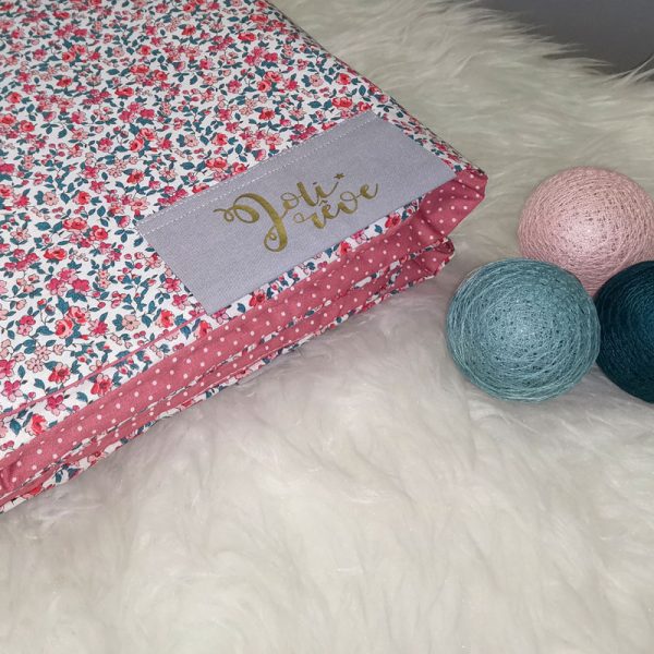 Couverture pour bébé mini fleurs en rose pour bébé en cadeau naissance et décoration de chambre et voiture