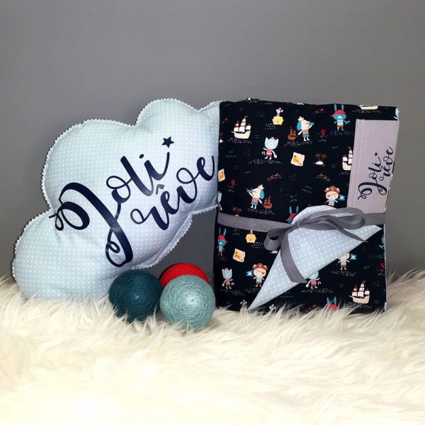 Couverture pour bébé motif pirates bleu et coussin nuage pour bébé en cadeau de naissance et décoration de chambre
