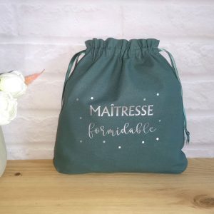 Cadeau maitresse, atsem et nounou avec pochon et pochette vert thym et argenté pour l'école