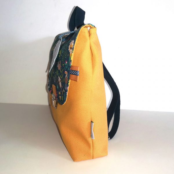 Cartable maternelle personnalisé mixte avec animaux de la jungle en jaune et bleu marine accessoire et sac d'écolier avec soufflet