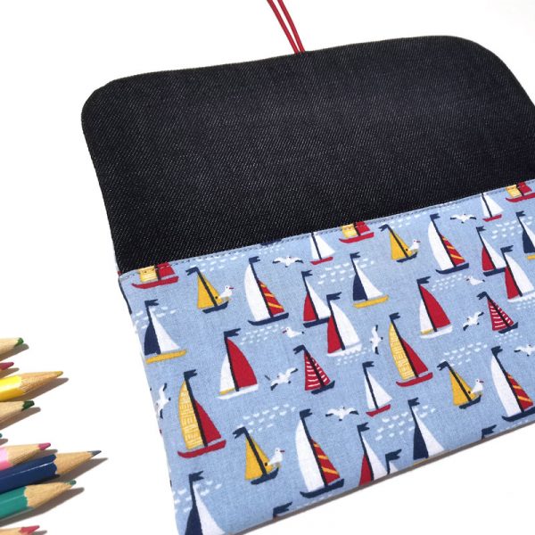 Trousse à crayons bateau accessoire d'enfant pour école et cartable maternelle avec intérieur