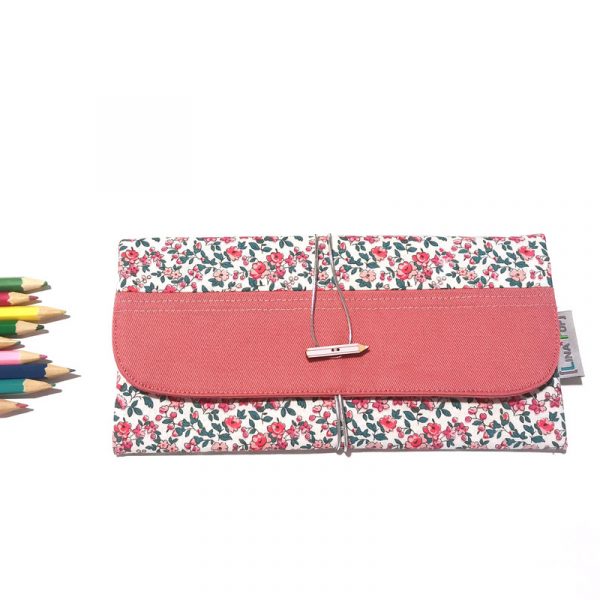 Trousse à crayons fleur rose accessoire d'enfant pour école et cartable maternelle avec bouton crayon