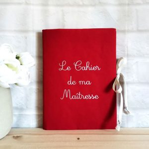Cahier d'école rouge pour un cadeau maitresse accessoire d'écolier personnalisé