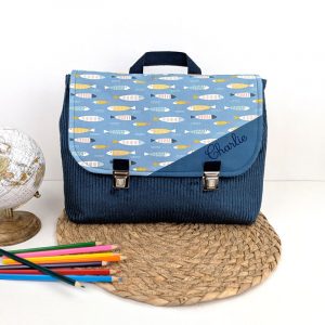 Cartable maternelle personnalisé en 24x32 cm fermoir tuck mixte en velours avec des poissons bleu accessoire sac d'écolier original et personnalisable