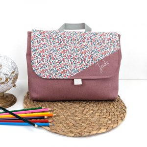 Cartable maternelle personnalisé pour fille taille 24x32 cm avec scratch effet lin et mini fleurs rose accessoire sac pour écolier original et personnalisable