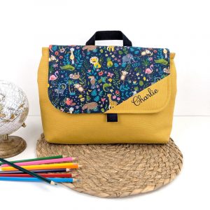 Cartable maternelle personnalisé et sac à dos personnalisé mixte en 24x32 cm avec scratch jaune moutarde et jungle bleu marine accessoire et sac d'écolier original et personnalisable