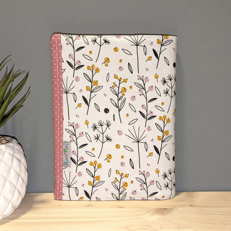 Protège carnet de santé pour bébé fille élégant rose accessoire et cadeau de naissance côté verso