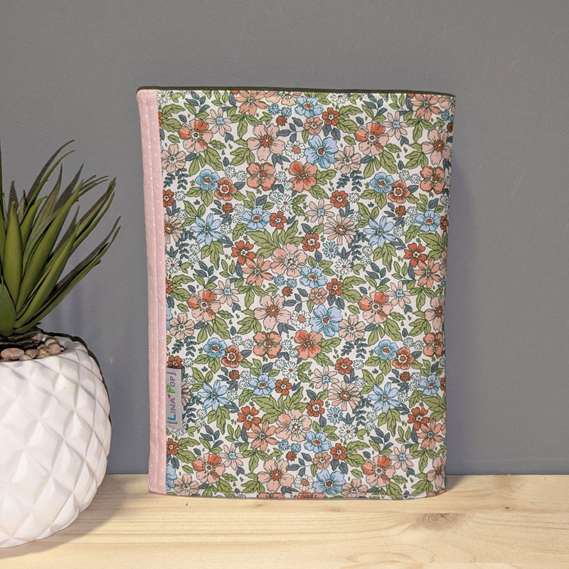 Protège carnet de santé pour bébé fille avec fleur intense rose accessoire et cadeau de naissance côté verso