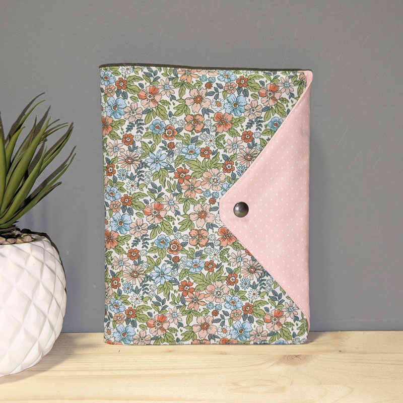 Protège carnet de santé pour bébé fille avec fleur intense rose accessoire et cadeau de naissance