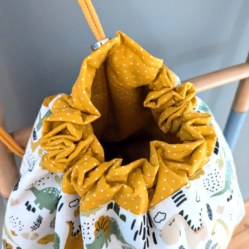 Sac personnalisé avec prénom pour bébé et enfant sac baluchon avec dinosaures en cadeau de naissance pour bébé et pour enfant avec lien coulissant