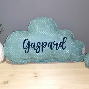 Coussin nuage avec prénom motif pois vert menthe et personnalisé avec prénom