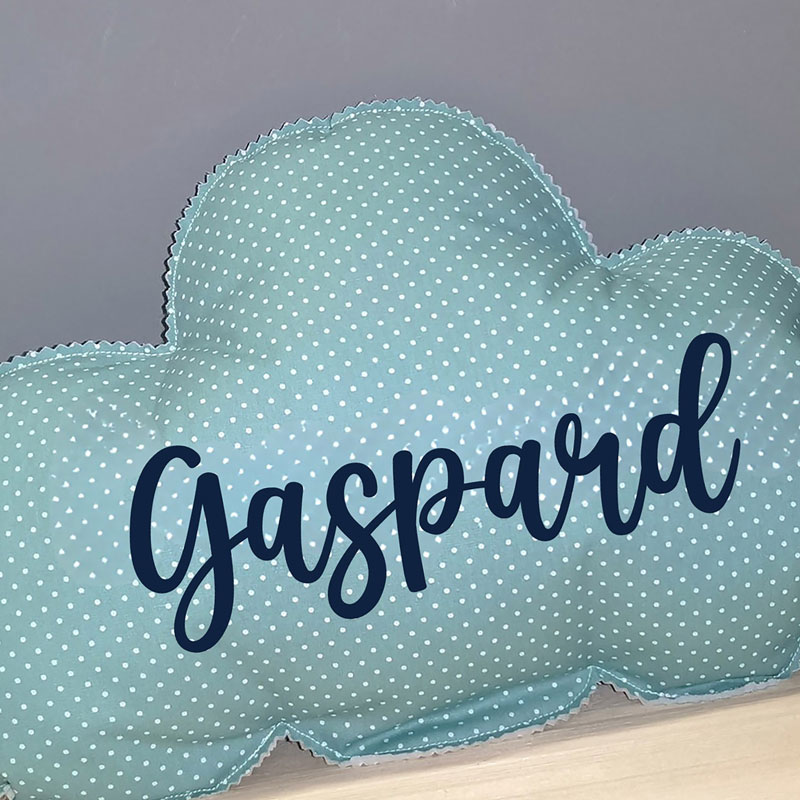 Coussin nuage avec prénom motif pois vert menthe et personnalisé avec prénom de bébé