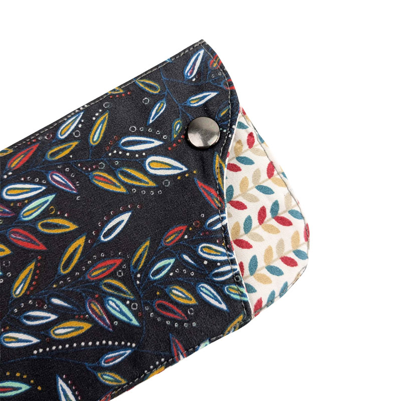 Etui à lunettes souple motif feuilles multicolores un accessoire original pour le sac à main de femme