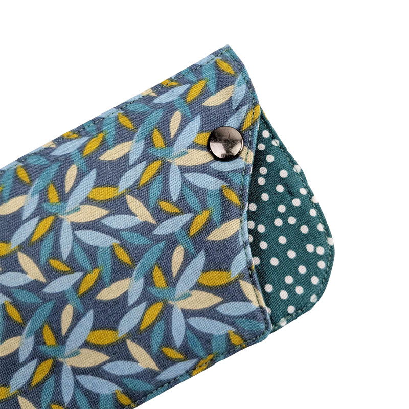 Etui à lunettes souple motif grain de riz et vert un accessoire original pour le sac à main de femme