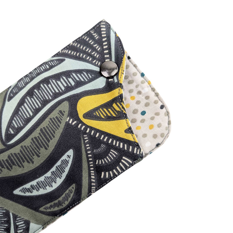 Etui à lunettes souple motif safari gris un accessoire original pour le sac à main de femme