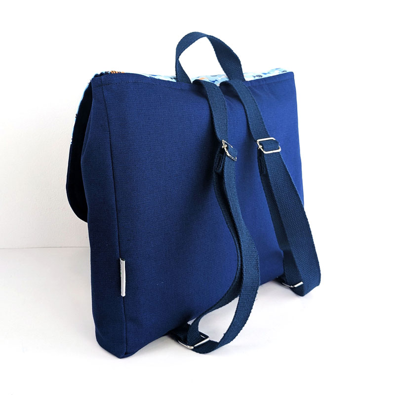 Cartable maternelle personnalisé base bleu avec sangle bleu marine un accessoire sac d'écolier et trousse