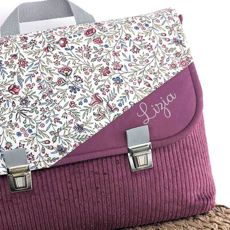 Cartable maternelle ou sac à dos personnalisé 24x32 cm avec tuck fille en velours grenat et fleurs bordeaux un accessoire sac d'écolier original et personnalisable avec prénom