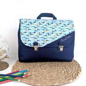 Cartable maternelle personnalisé ou sac à dos personnalisé 24x32 cm avec tuck mixte en coton bleu et poissons un accessoire sac d'écolier original et personnalisable