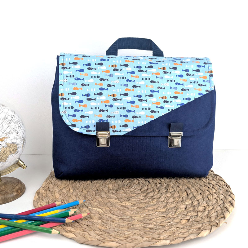 Cartable maternelle ou sac à dos personnalisé 24x32 cm avec tuck mixte en coton bleu et poissons un accessoire sac d'écolier original